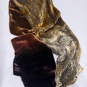 Elegant Velvet Paisley Scarf